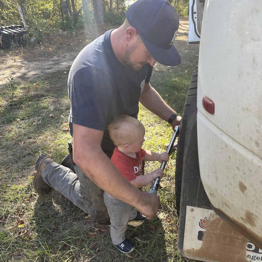 Mobile mechanic performing RV repair on-site in East Texas