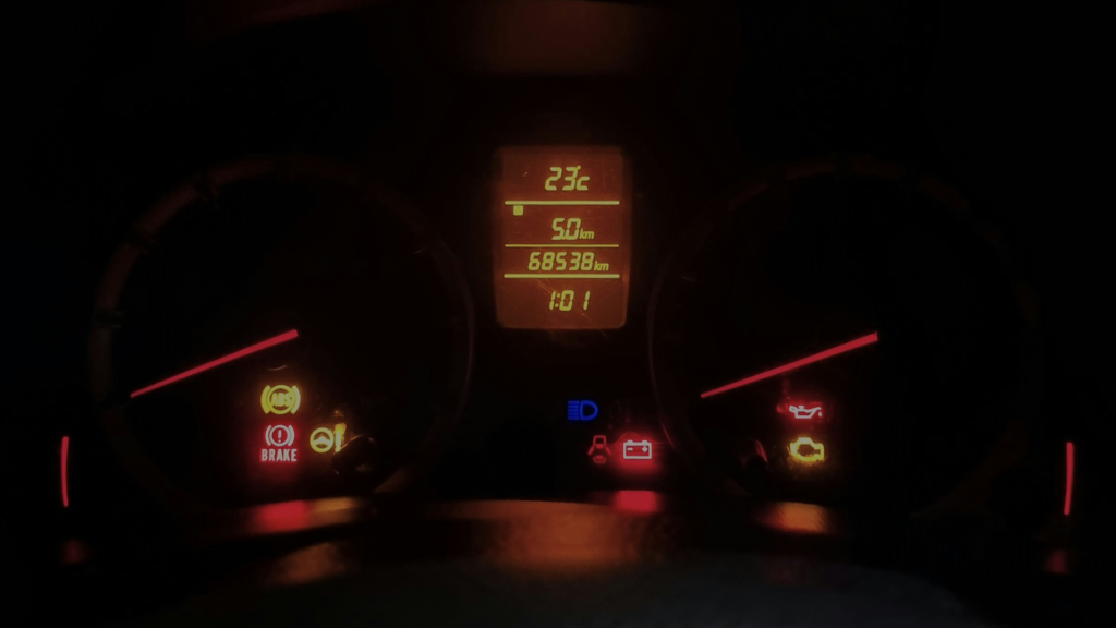 Vehicle dashboard warning lights diagnostic service in East Texas
